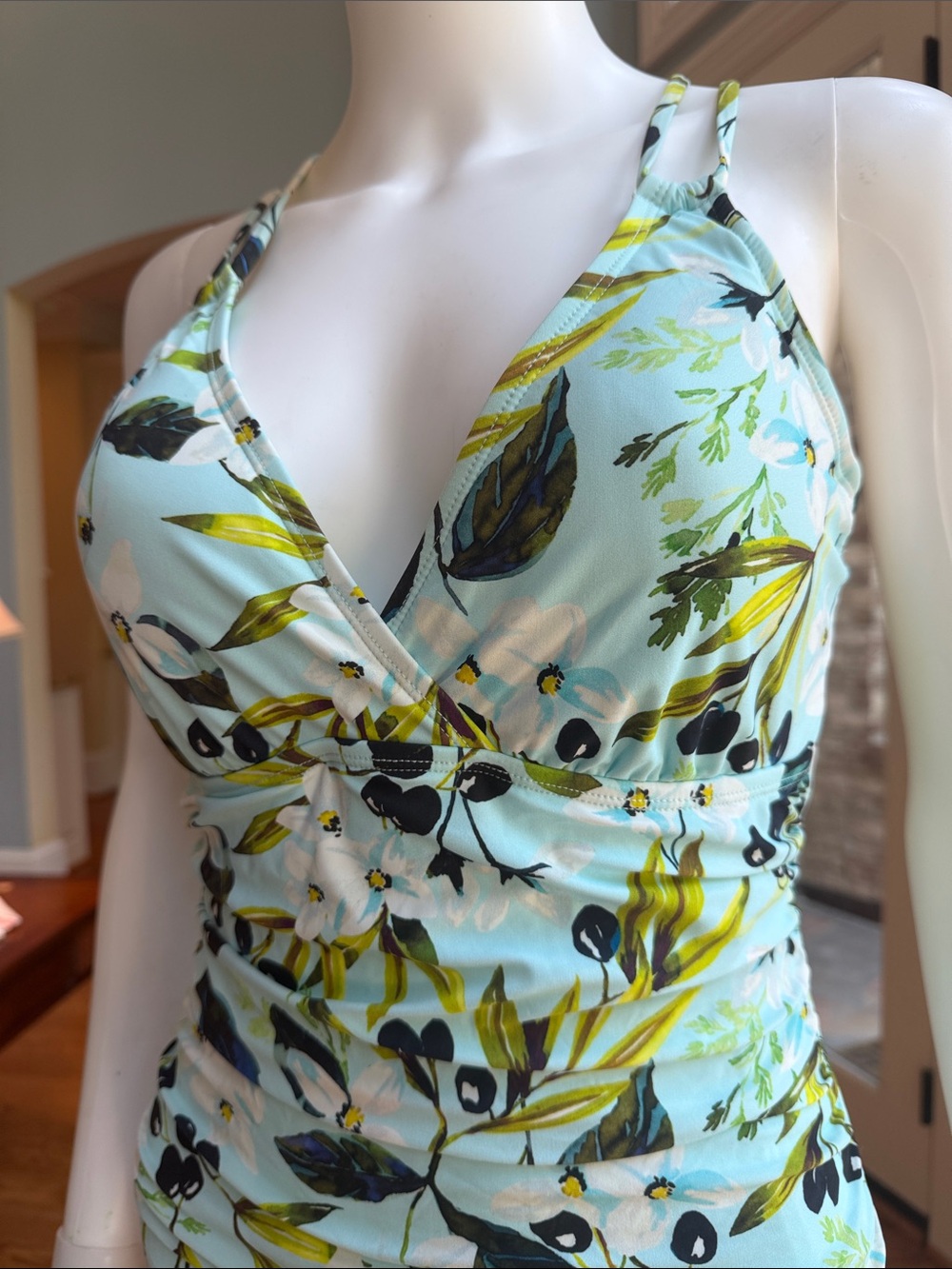 La Blanca Floral Light Blue Ruched super duper flattering one piece Swimsuit - Picture 3 of 9